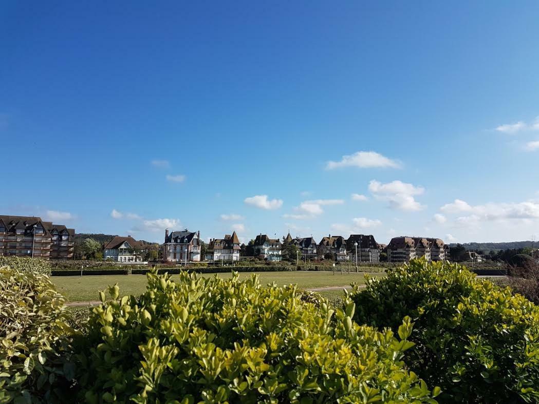 Appartement Residence Le Fairway Deauville Bagian luar foto